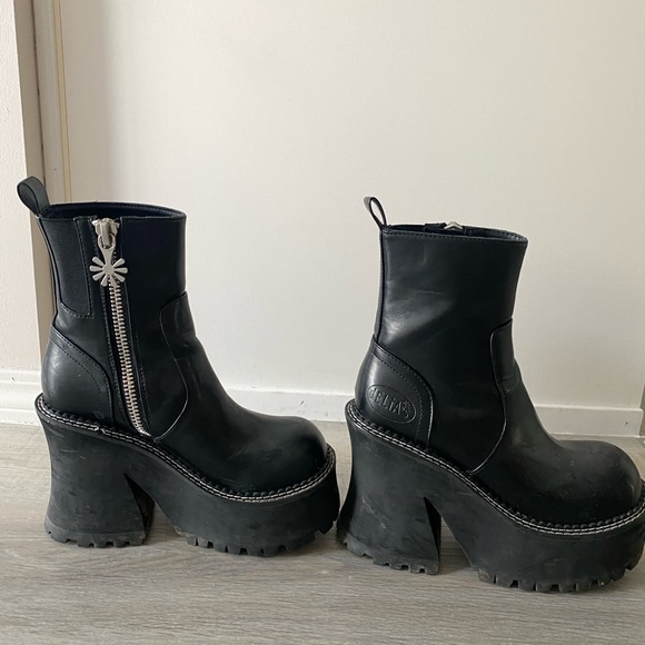 Delias typical behaviour boots - Picture 2 of 3